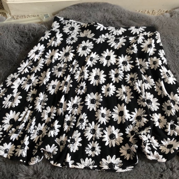 Cute, never worn skirt! - Picture 1 of 2